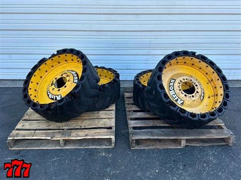 http www.usa-dealer.net 4-skid-steer-airboss-tires-and-rims _p_5487.html|air boss tires for sale.